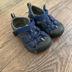 Keen Toddler Size 6 Shoes